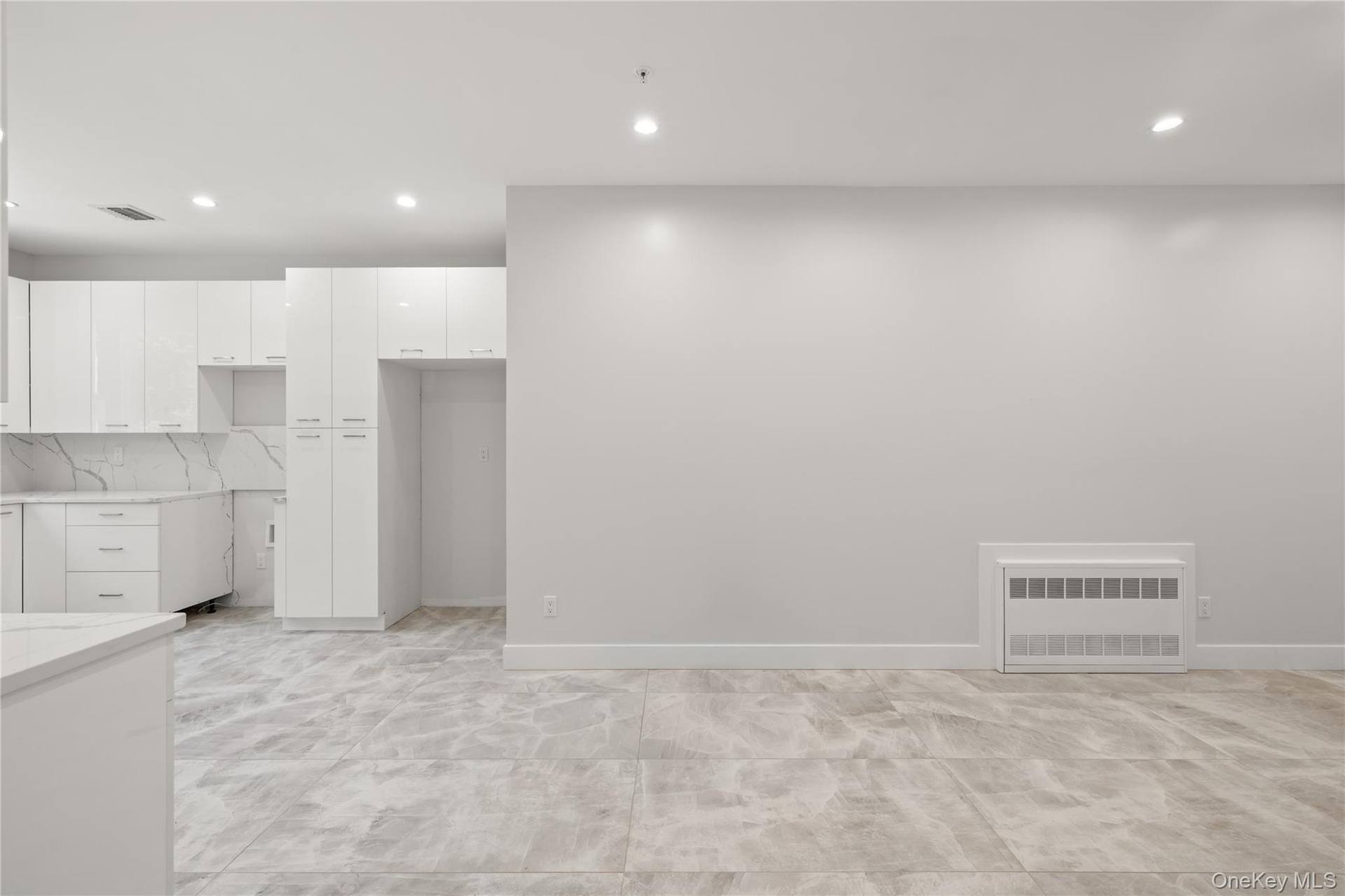 Expansive dinette