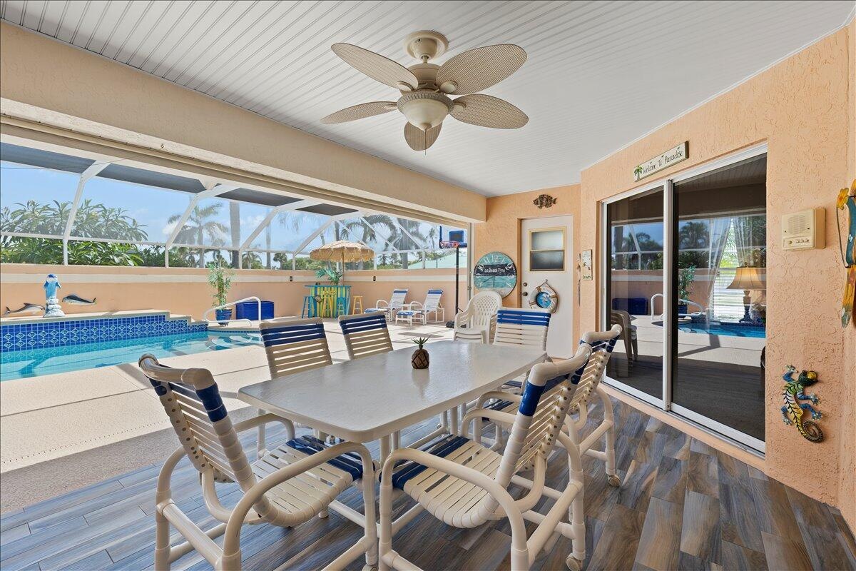 Dining area to pool