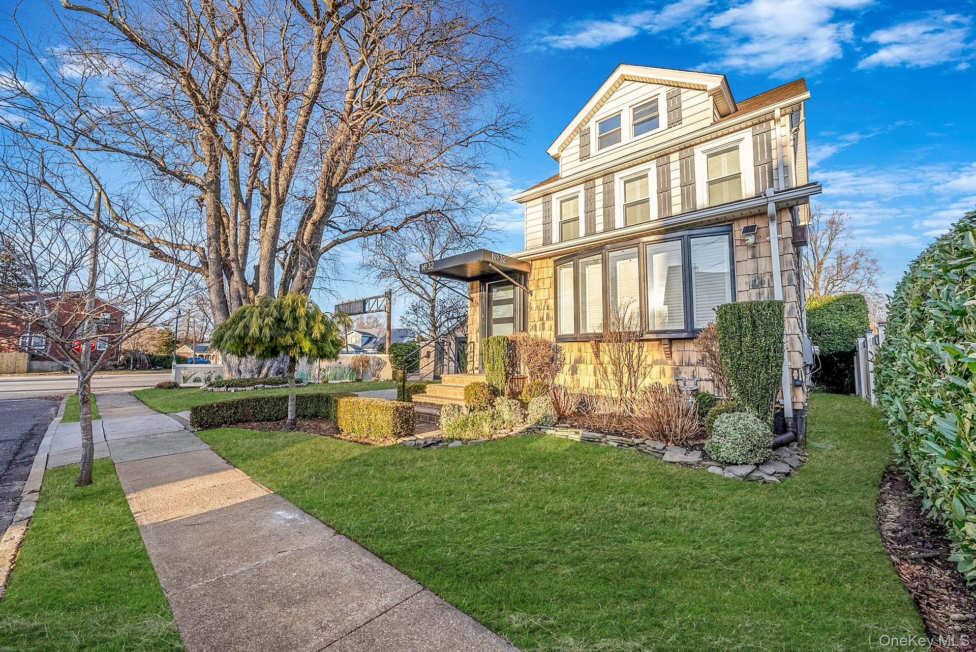 View of front of home featuring a front lawn