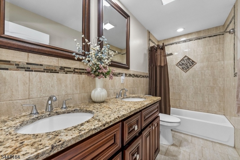 2nd Floor Full Bath