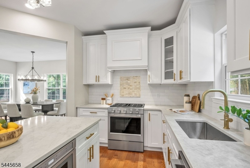 QUARTZ COUNTERTOPS