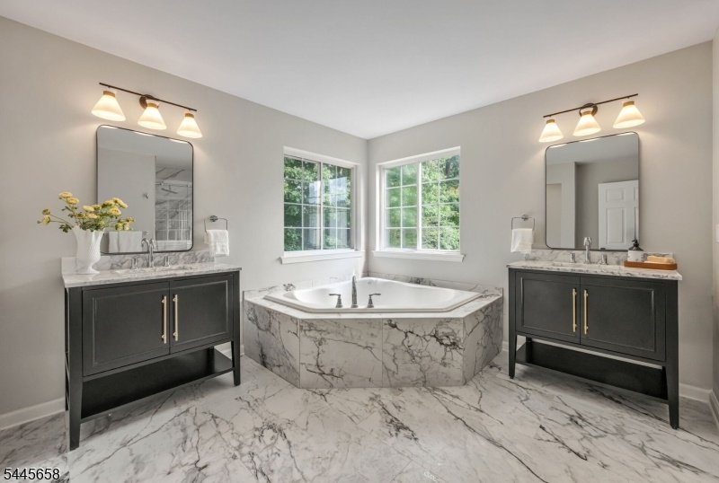 PRIMARY ENSUITE BATH