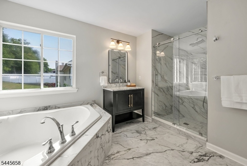 PRIMARY ENSUITE BATH