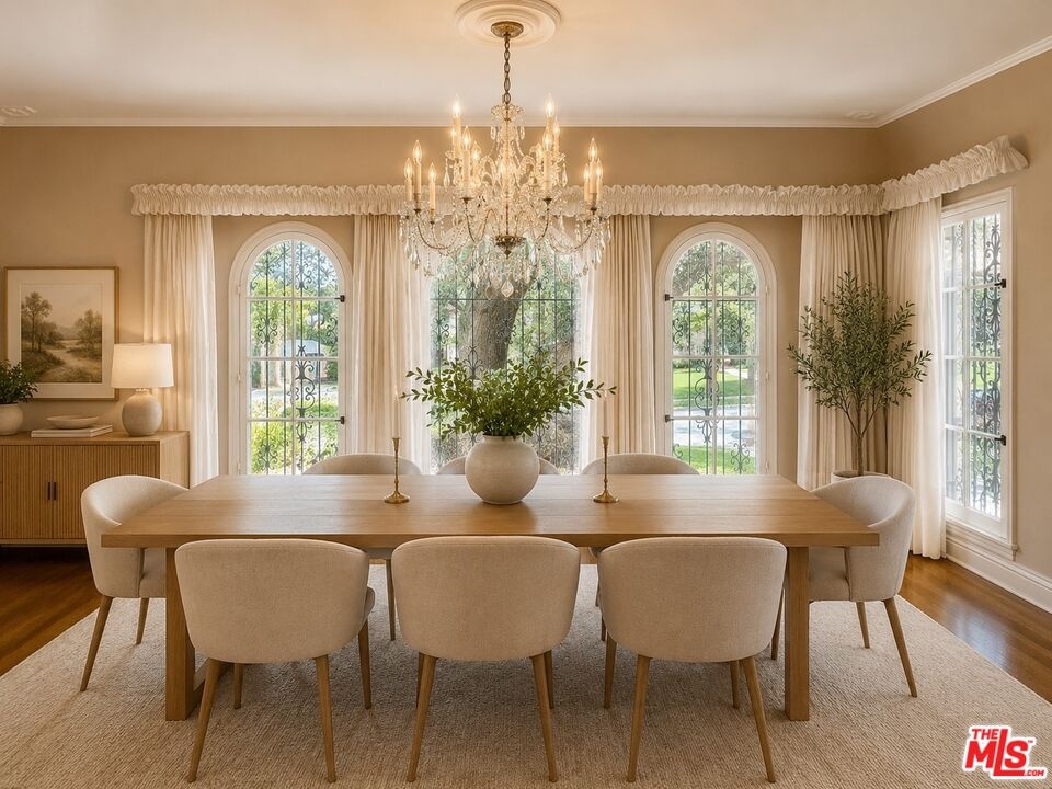 virtually staged dining room 2