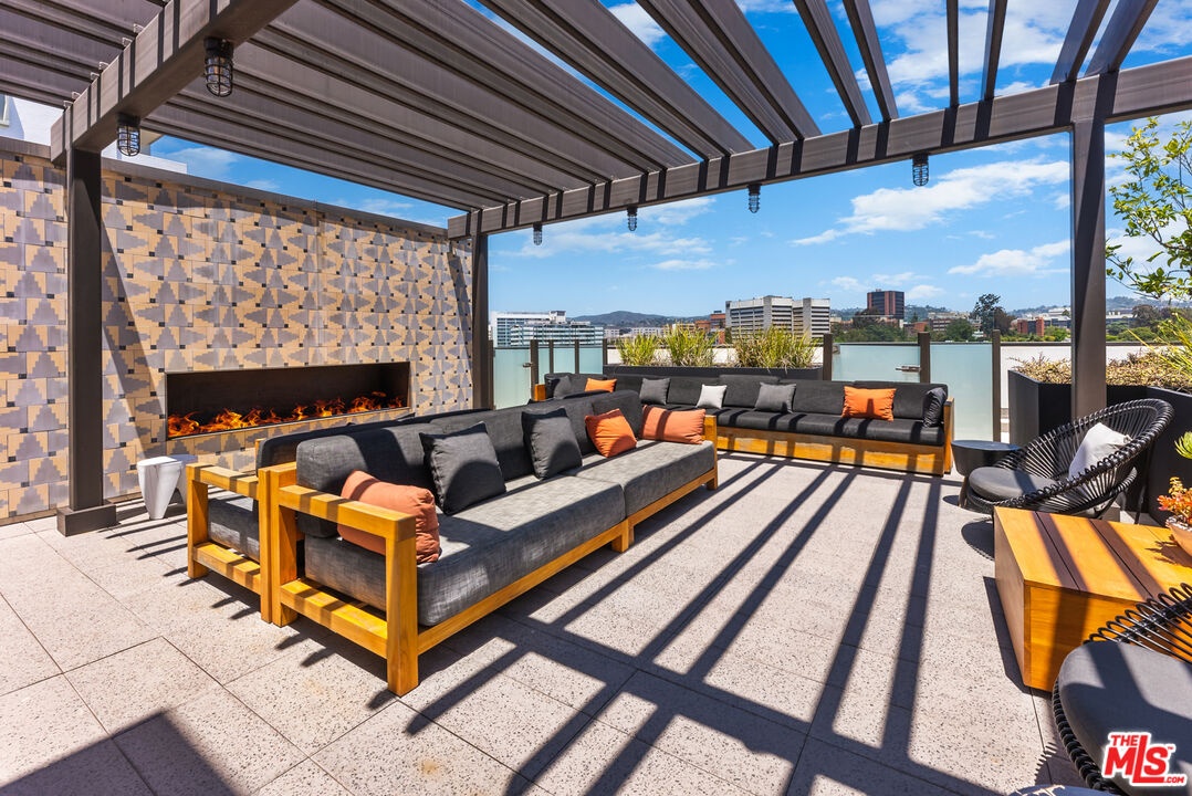 Rooftop outdoor living room wi