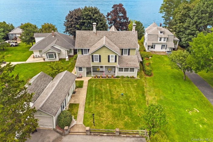 Welcome to epitome of lakefront living.