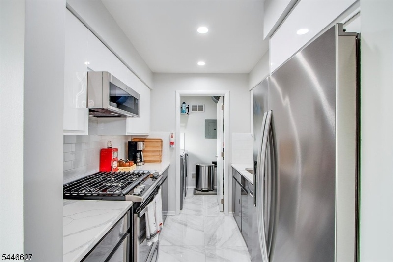 Kitchen W/ new appliances