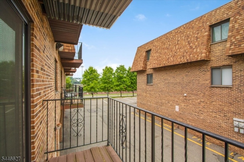 Deck W/Park view