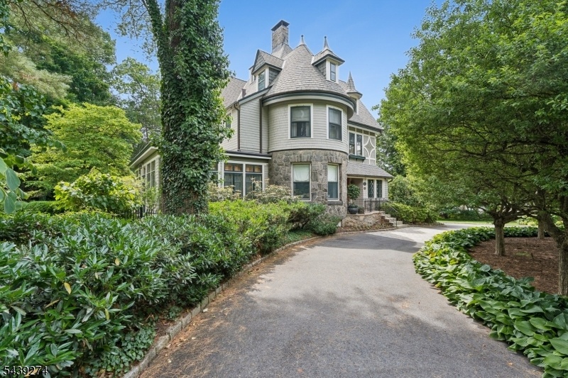 Majestic 7 Bedroom Home