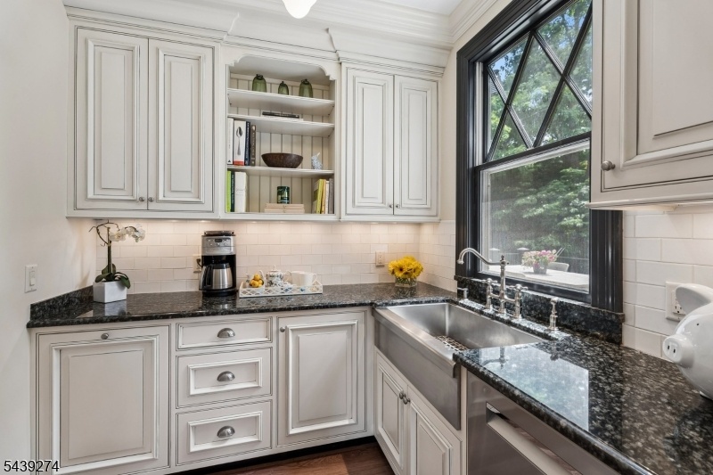 New Gourmet Eat-in Kitchen