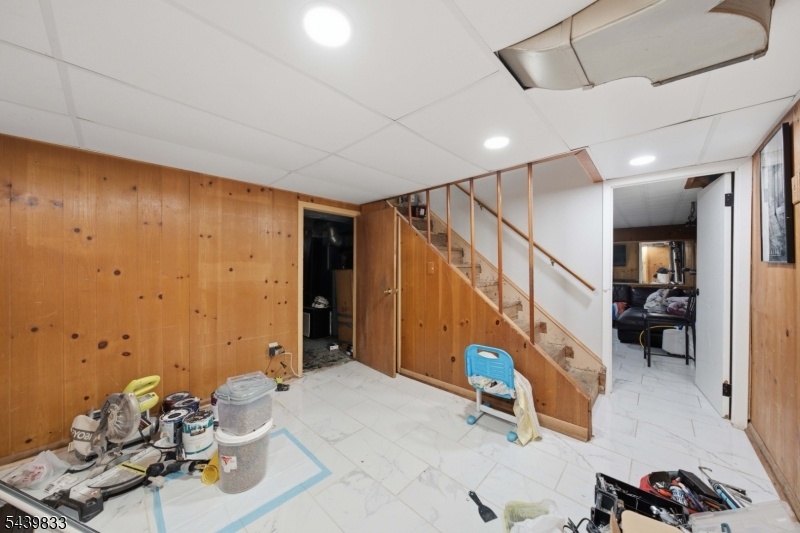 BASEMENT/ REC ROOM