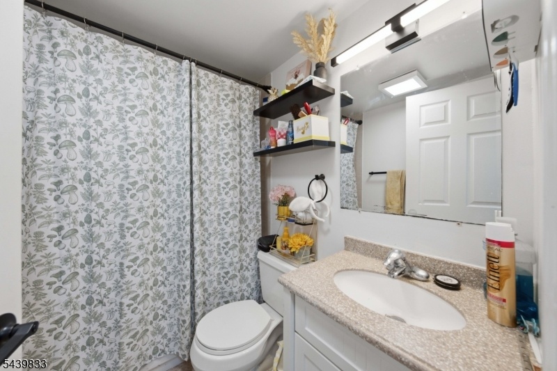 BATHROOM 2