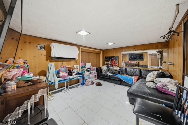 BASEMENT/ REC ROOM