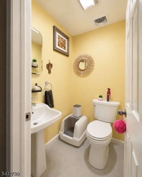 1/2 bath - Apartment