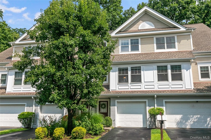 Welcome to this stunning Townhome at 138 Underhill.