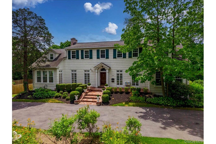 Statley Colonial