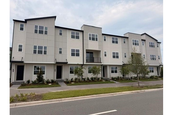 Joyce corner residence