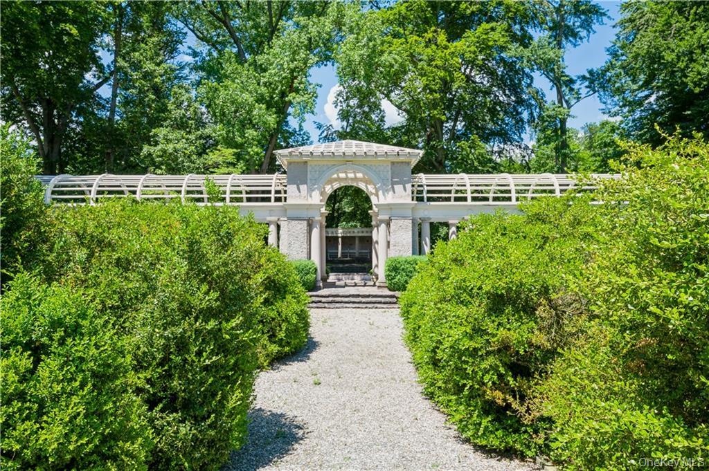Lovely grounds all around 32 Beechwood Way!