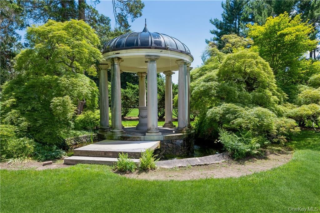 The grounds are what dreams are made of!