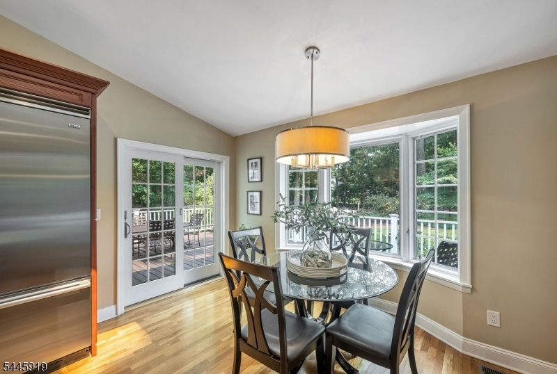 Breakfast Nook w/ Bay Window