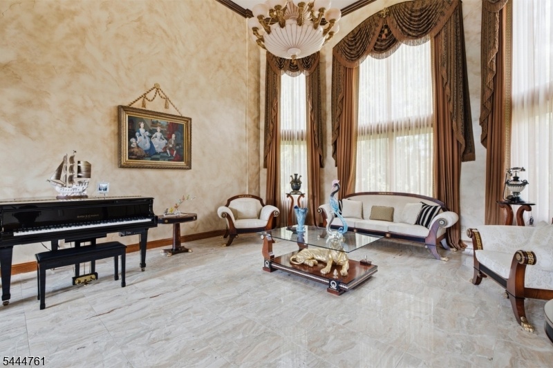 Living Room (2 of 3)