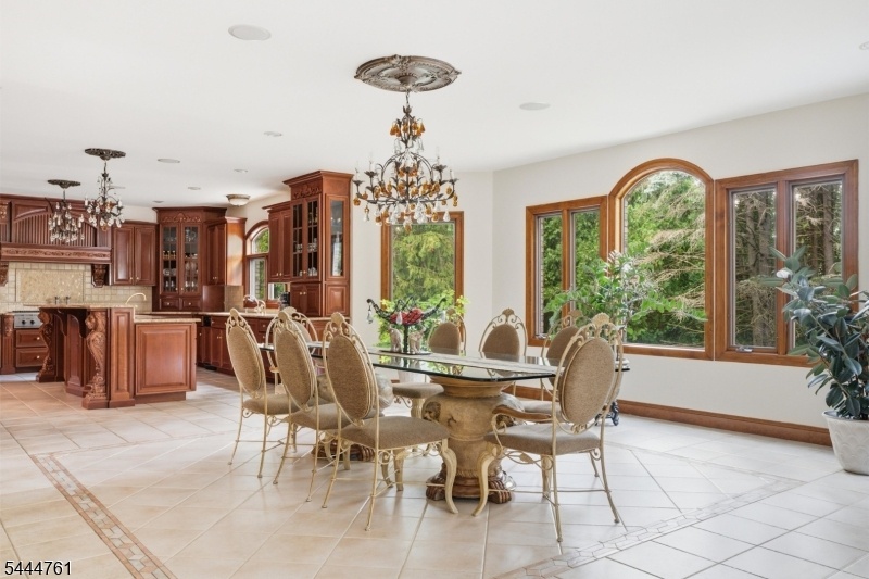 Breakfast Room (2 of 3)