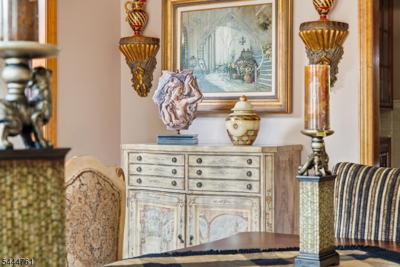 Dining Room (3 of 4)