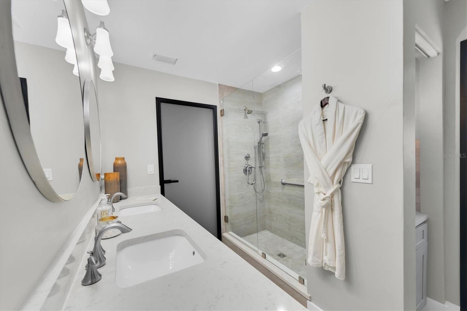 Front Bath with separate side entry