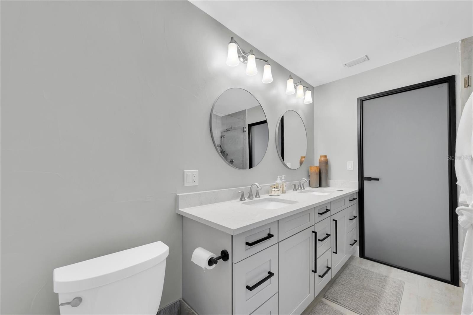 Front Bath with separate side entry