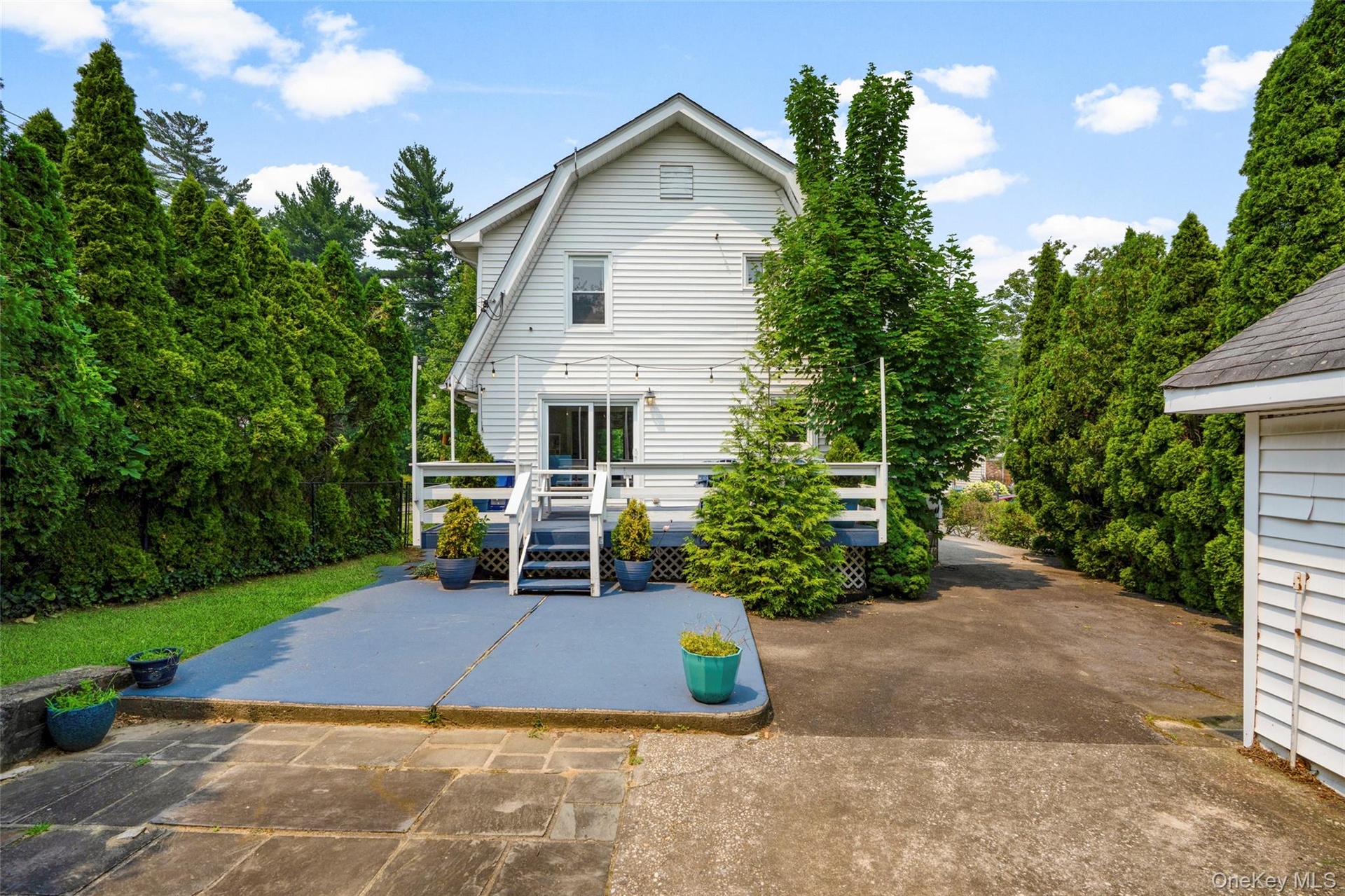 Large backyard great for entertaining.
