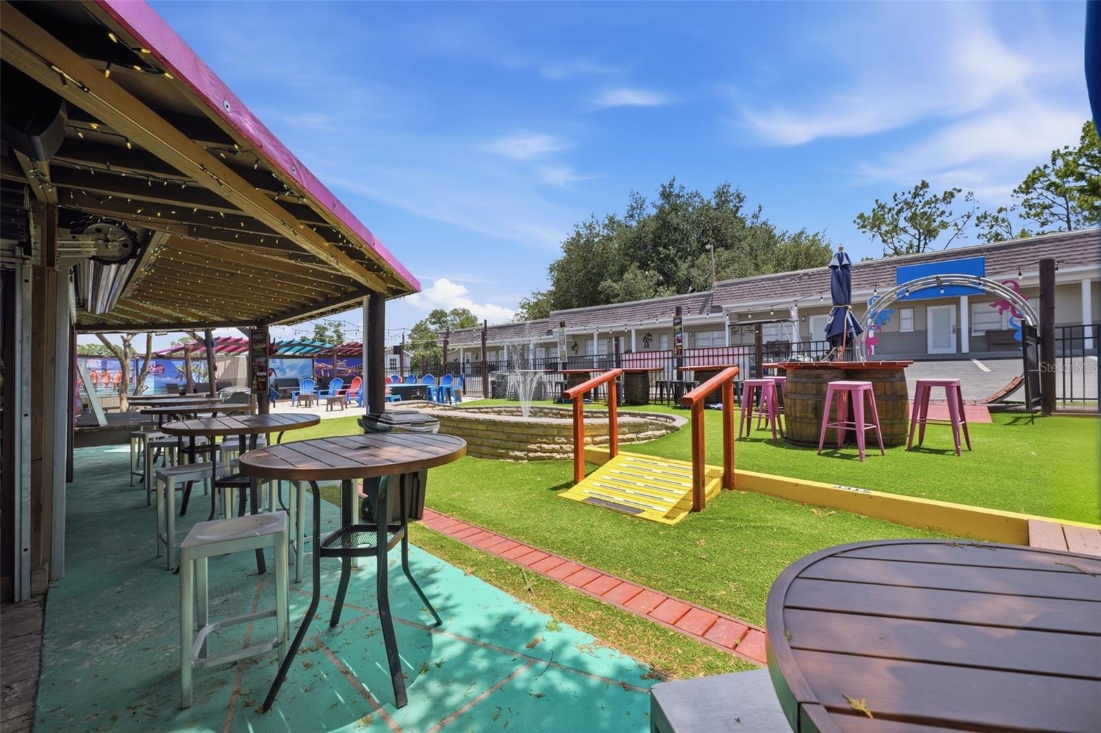 Bar / Resturant / Music Venue