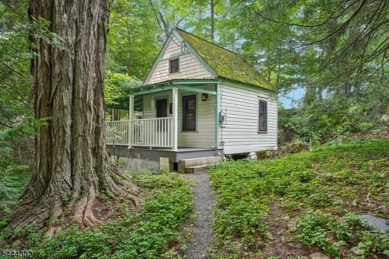 1800's Guest Cottage