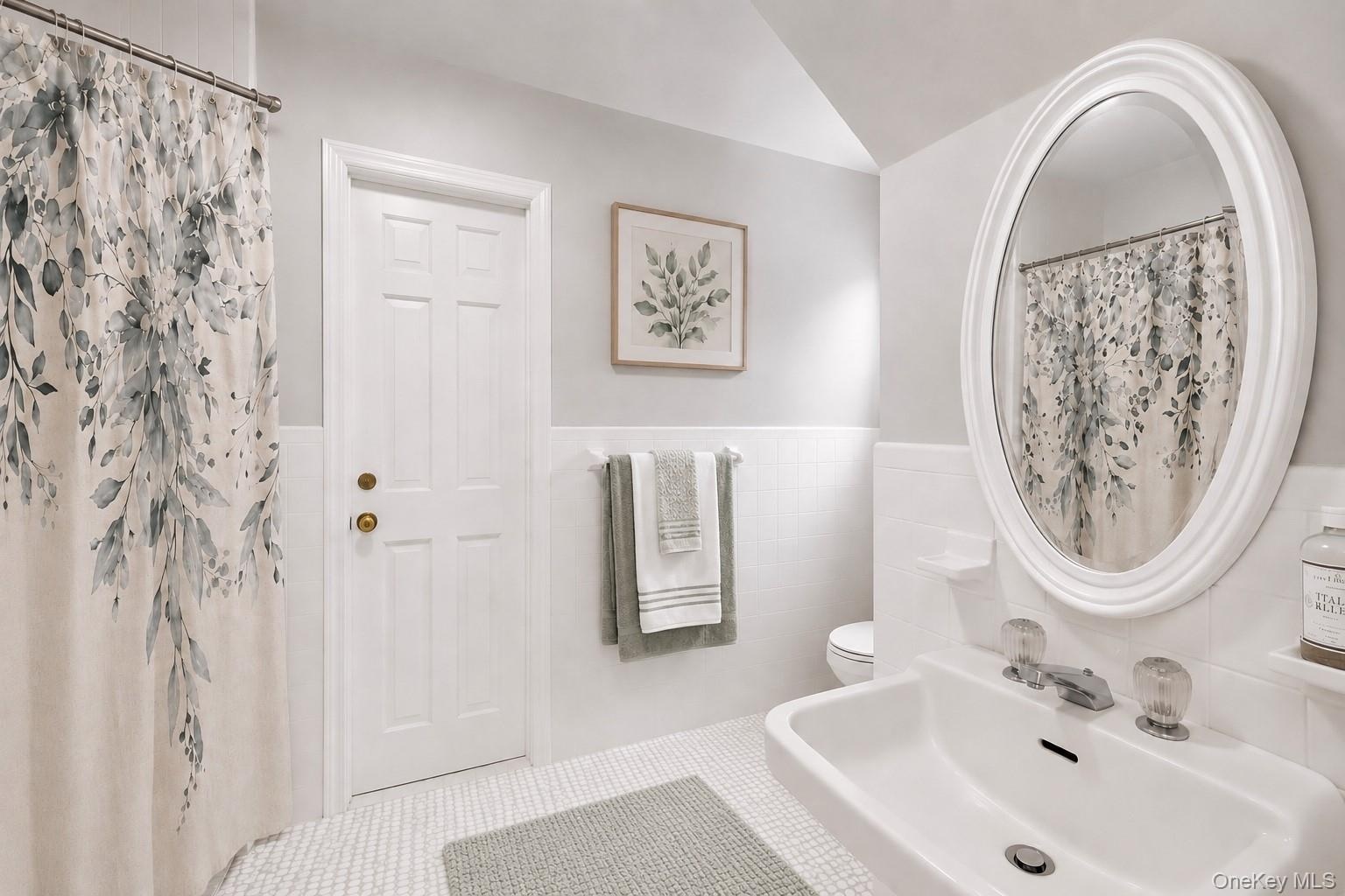 Second floor bright and tastefully appointed full bathroom.