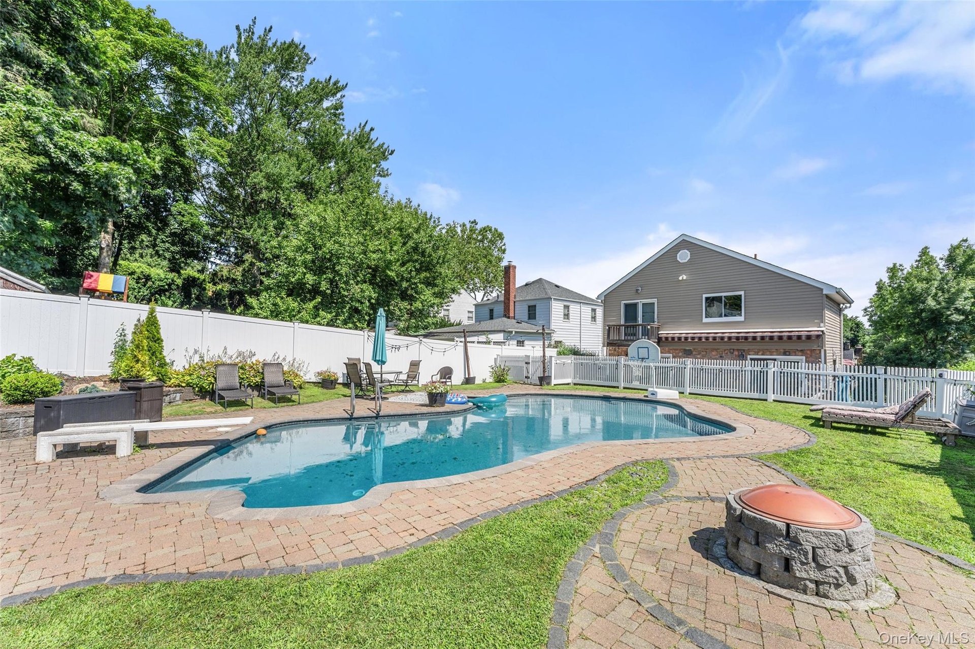 Unstaged Pool and spa.
