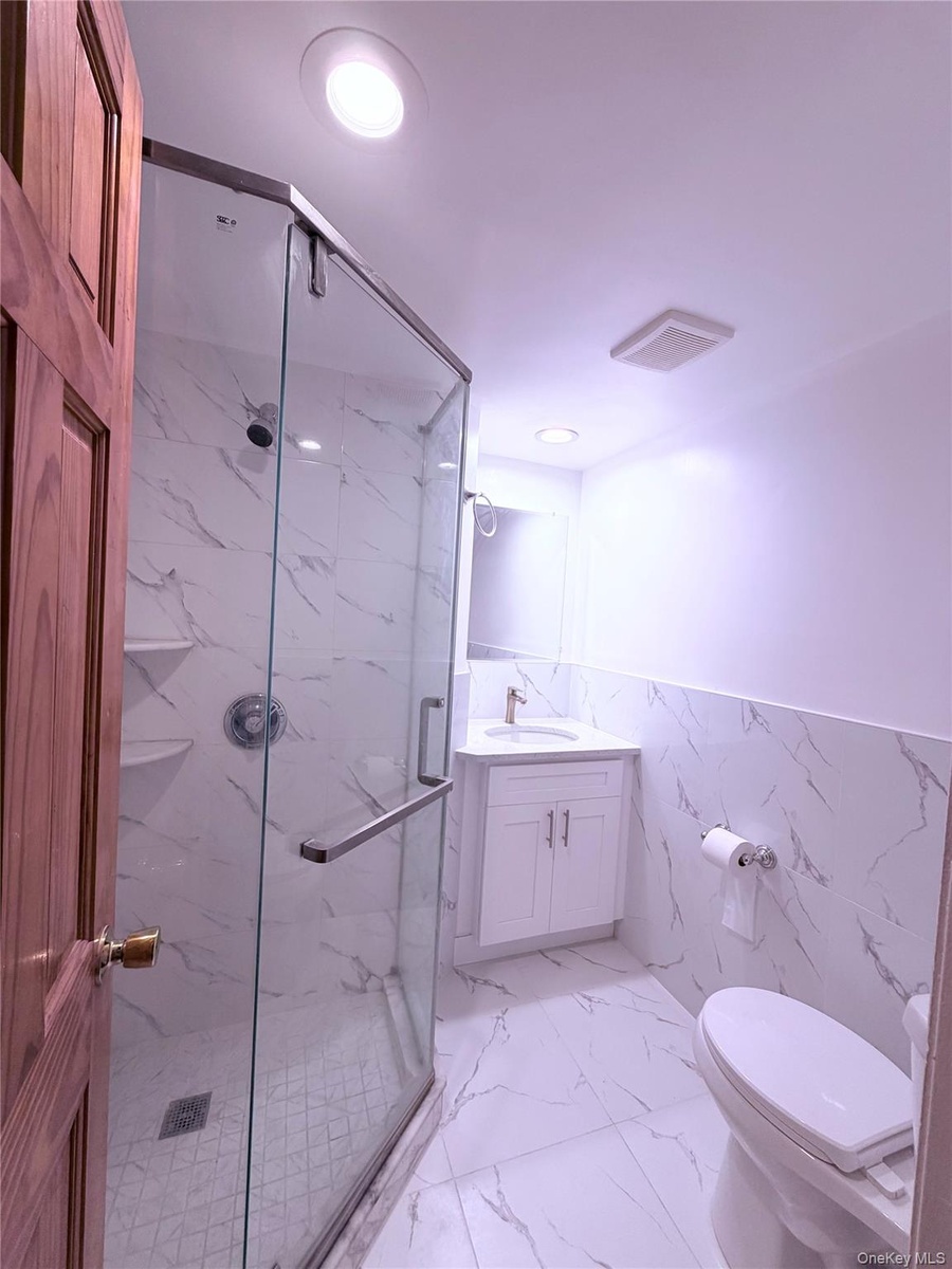 Downstairs Full Bath