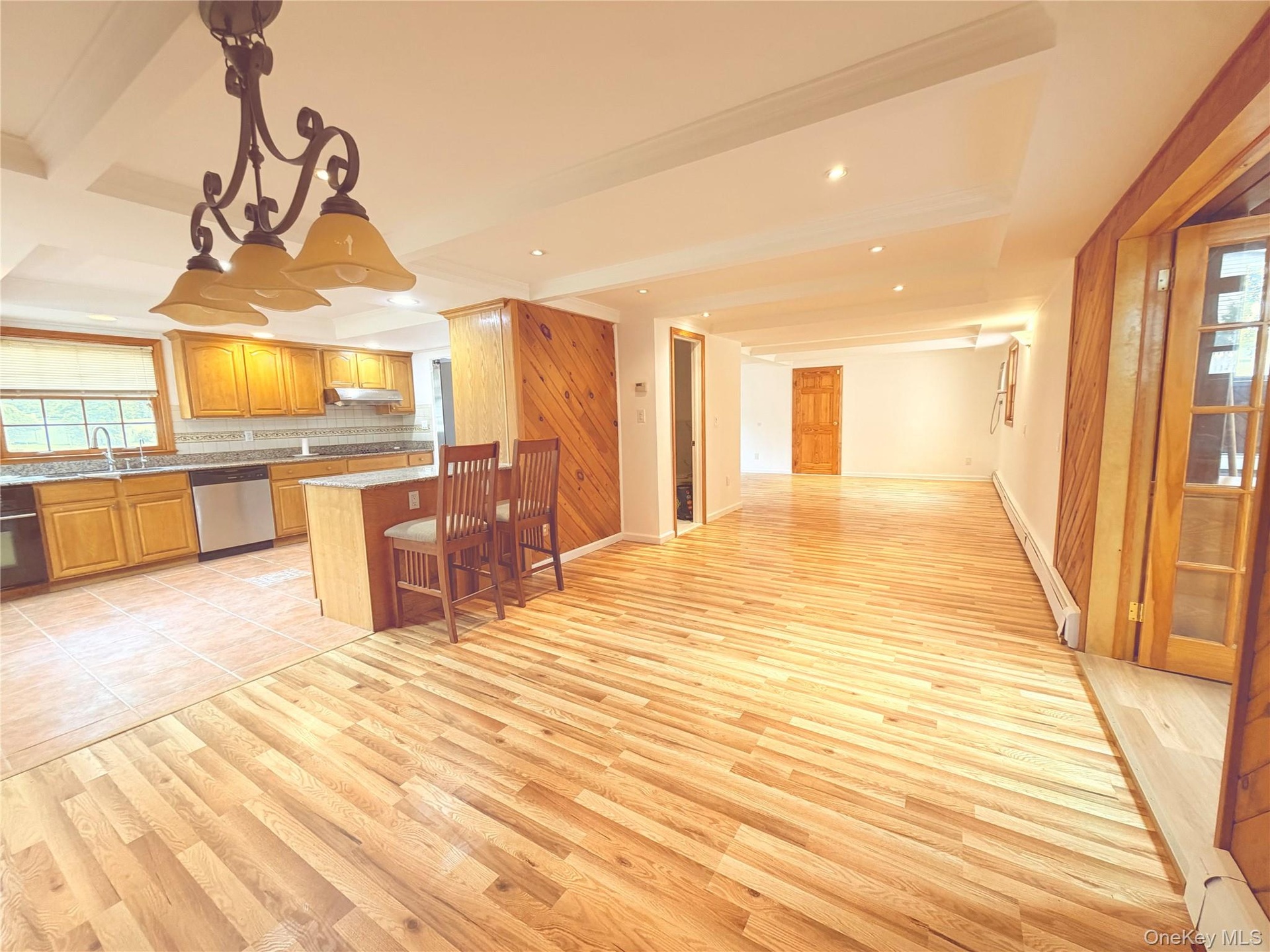 Breakfast & Living Room Combo