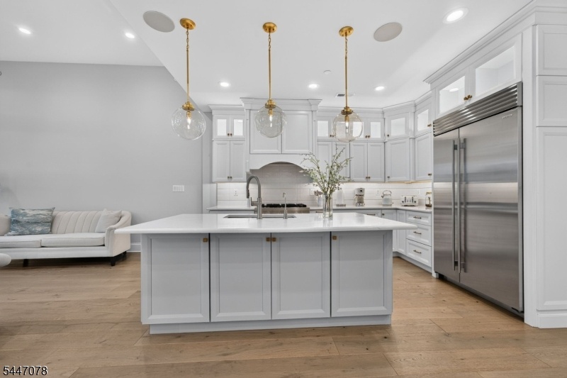 Kitchen & Center Island