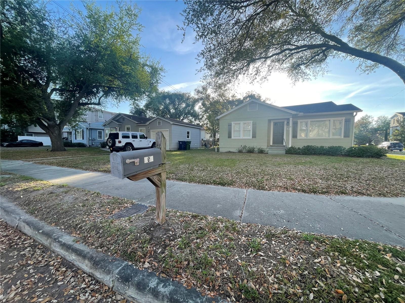 305, 303, 301,  S Audubon houses