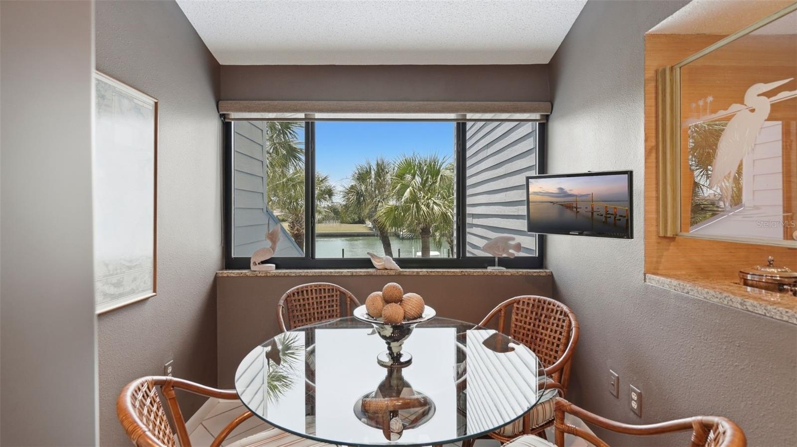 Eating area off kitchen