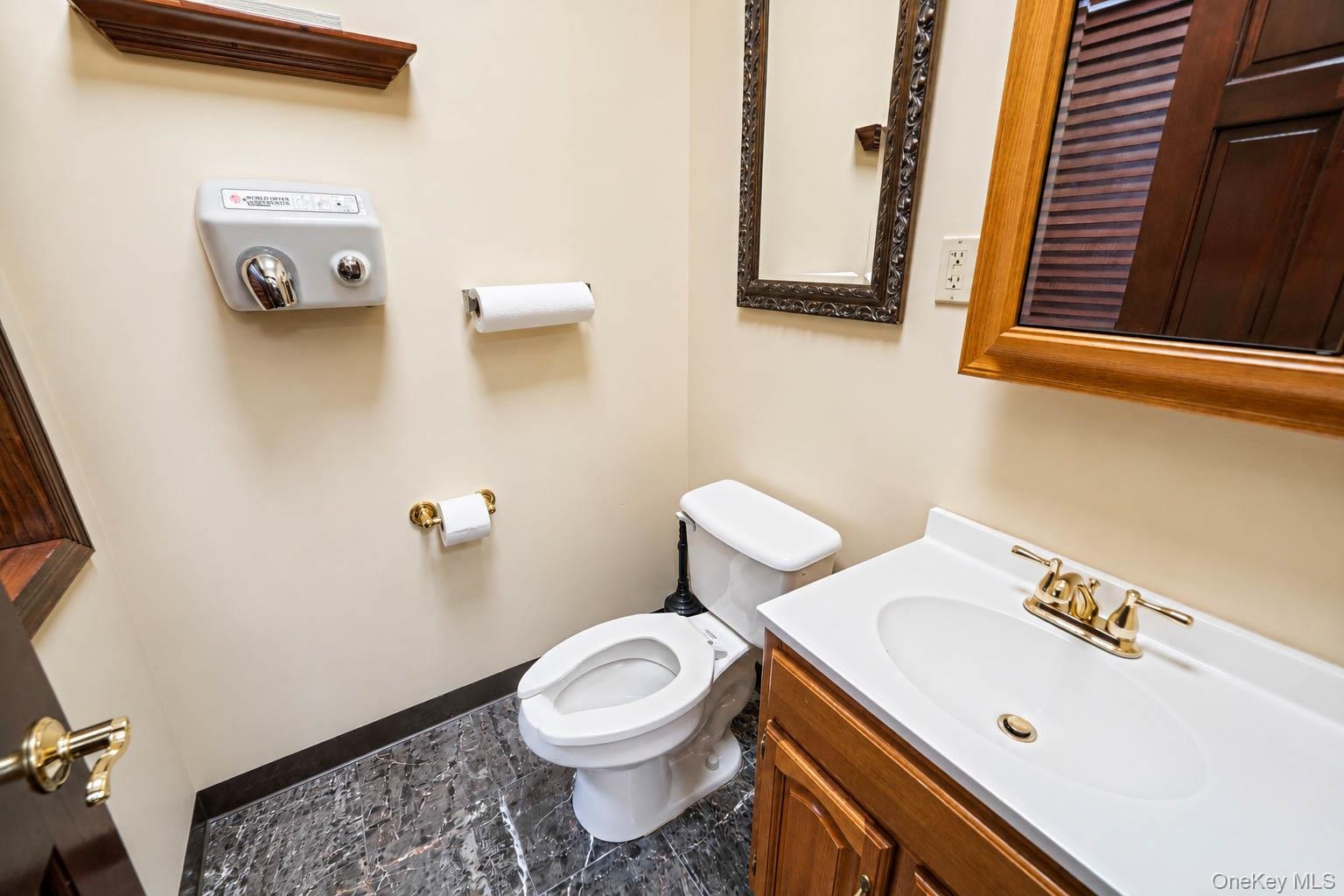 Private Office bathroom #2