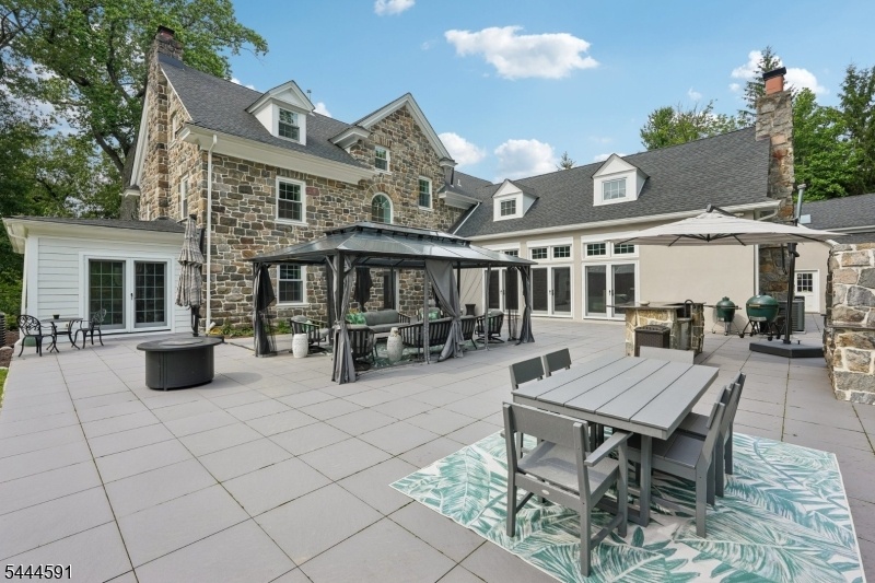 Outdoor Kitchen