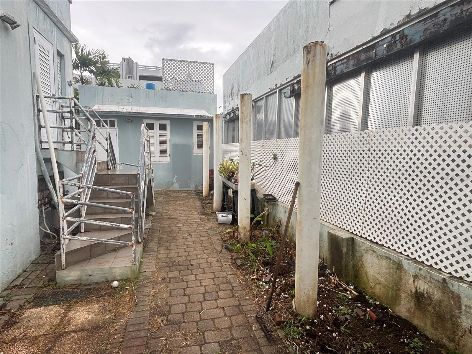 Side entry passageway with entrance to breakfast nook and detached studio.