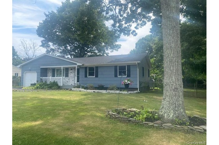 Brand New Roof ! Freshly Painted