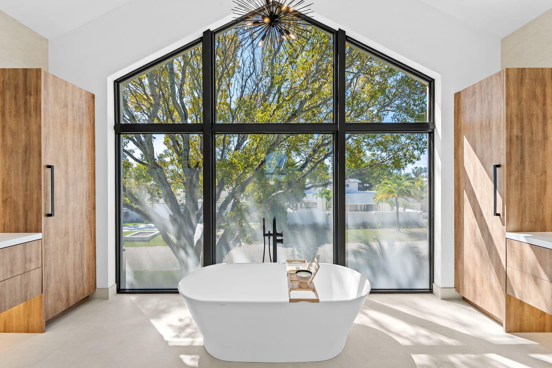 Soaking tub