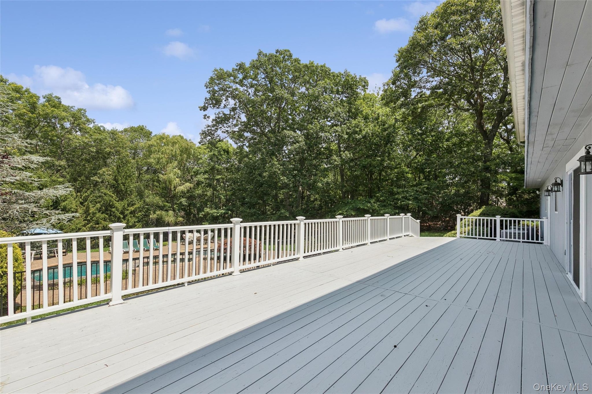 Massive deck, ideal for entertaining