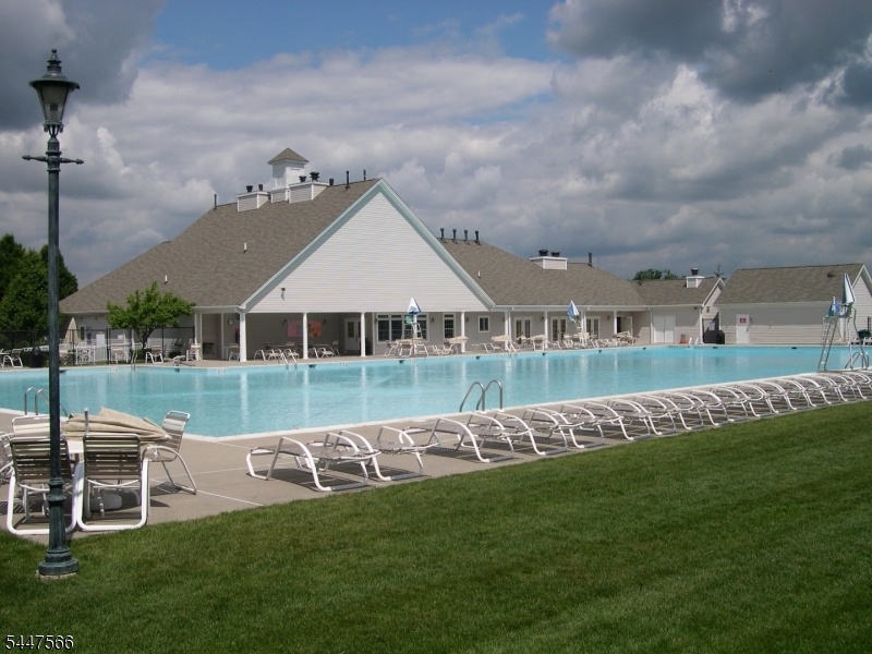 Pool & Clubhouse