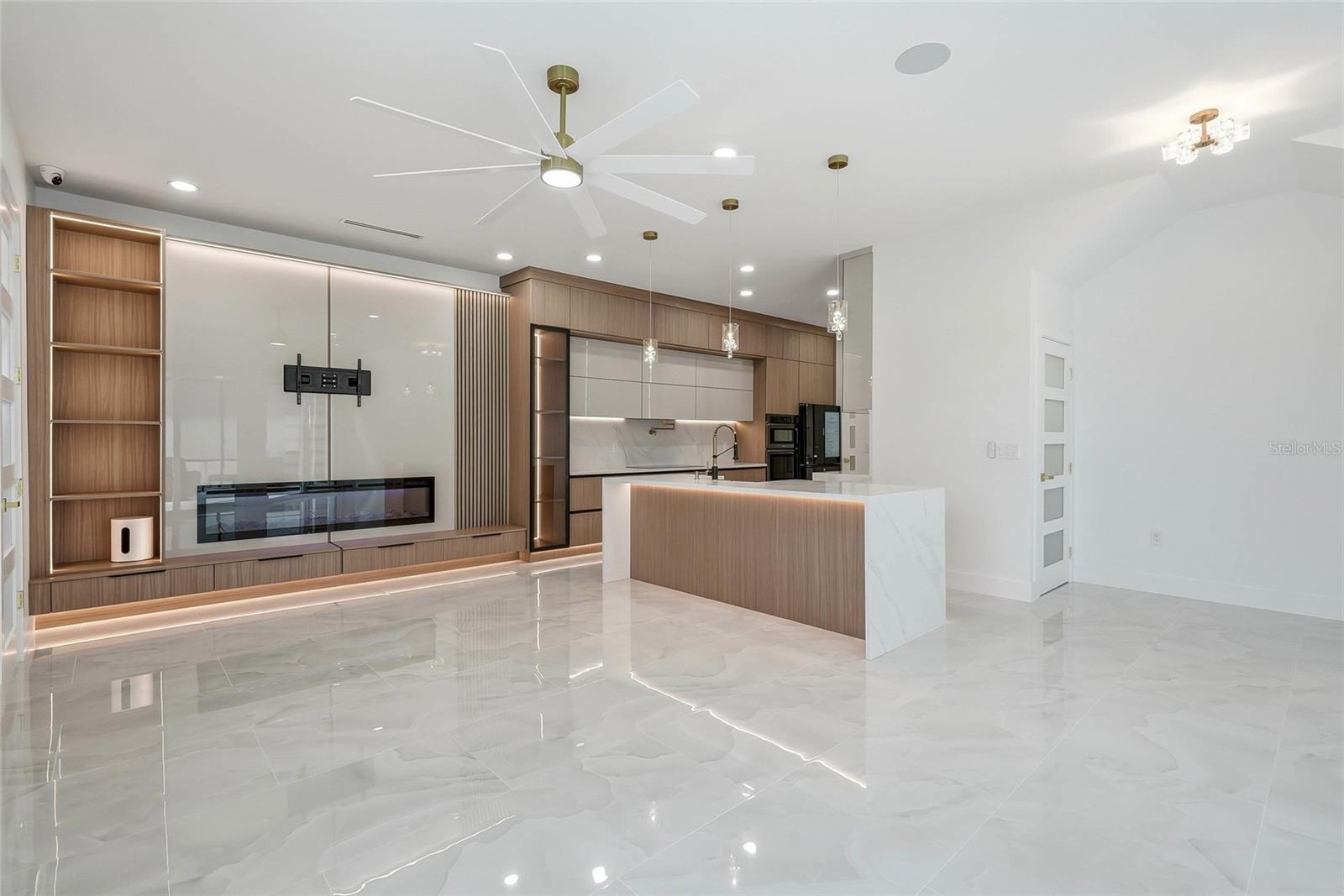 FAMILY/KITCHEN