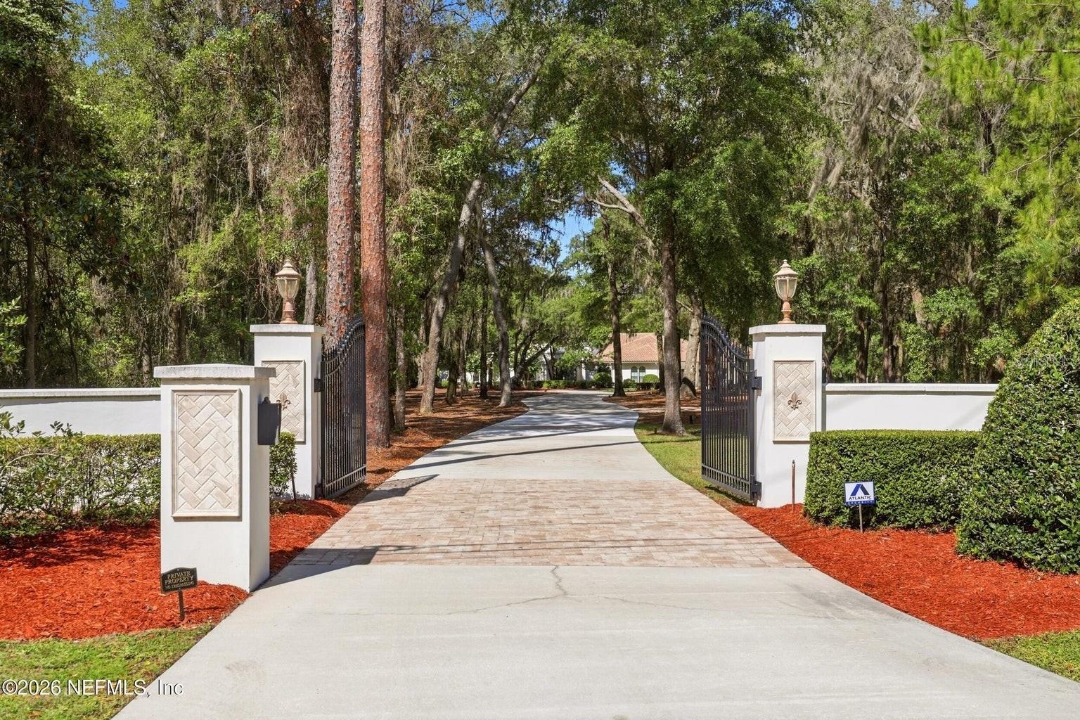 Private Entry Gate