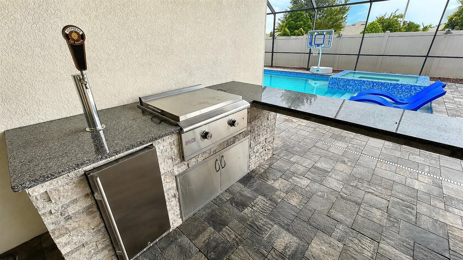 POOL KITCHEN