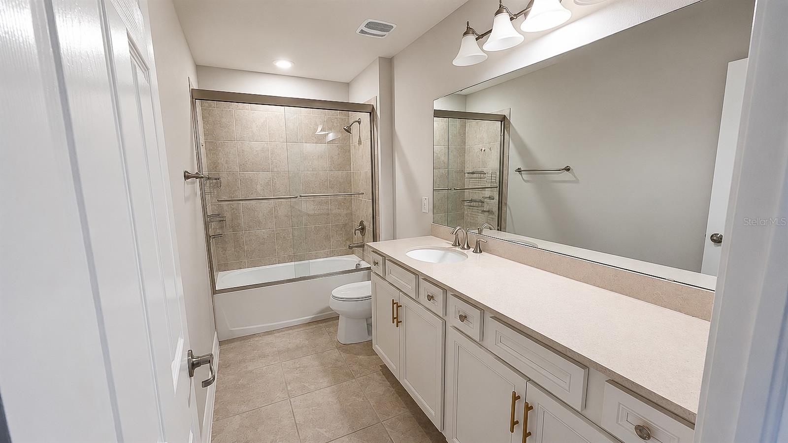 BATHROOM 4